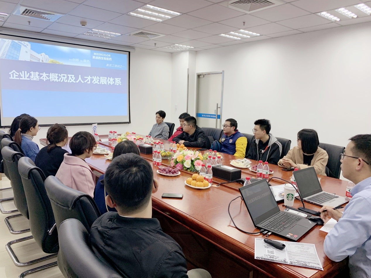 走进不朽情缘mg官网，与学子共话成长