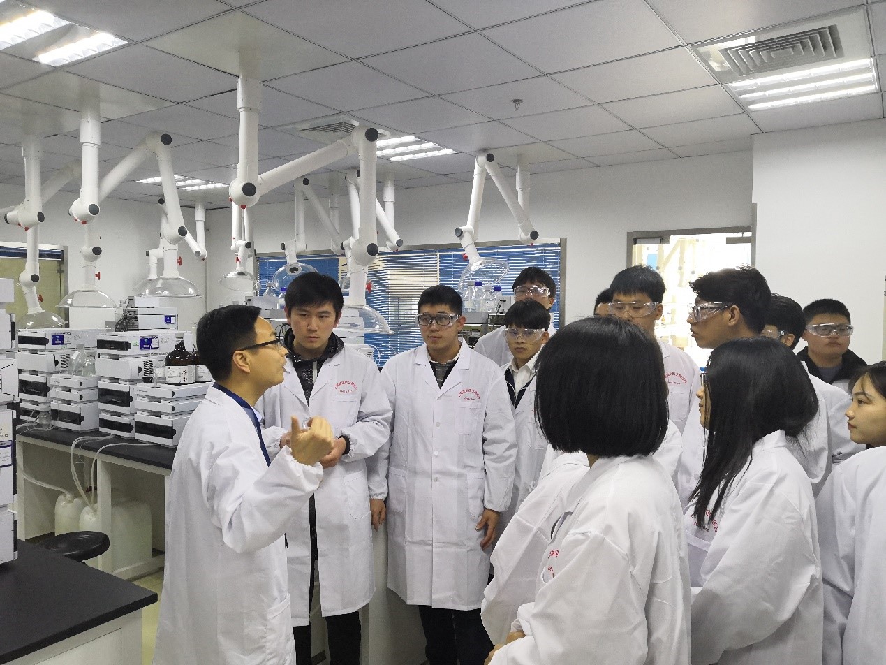 走进不朽情缘mg官网，与学子共话成长