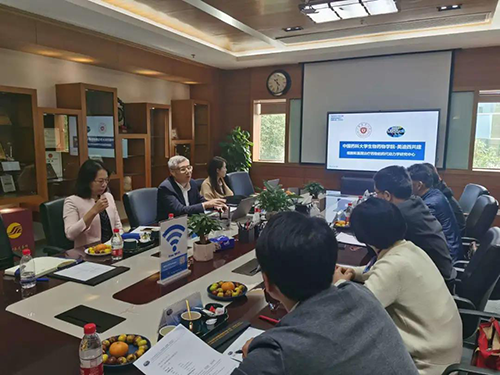 不朽情缘mg官网首席执行官陈春麟博士，商务发展部副总裁蔡金娜博士等人热情接待了金能明书记一行。