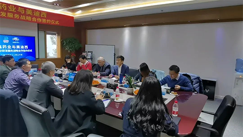 力鑫药业董事长&总经理高悦译、副总经理张倩、首席技术官陈成斌、研发商务总监刘恩桂、总经办主任张梦晗